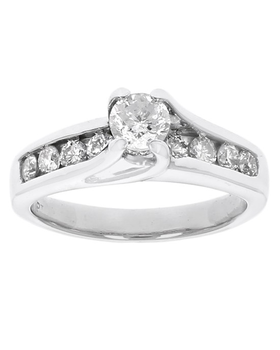 Round Brilliant Cut Diamond Engagement Ring in Platinum